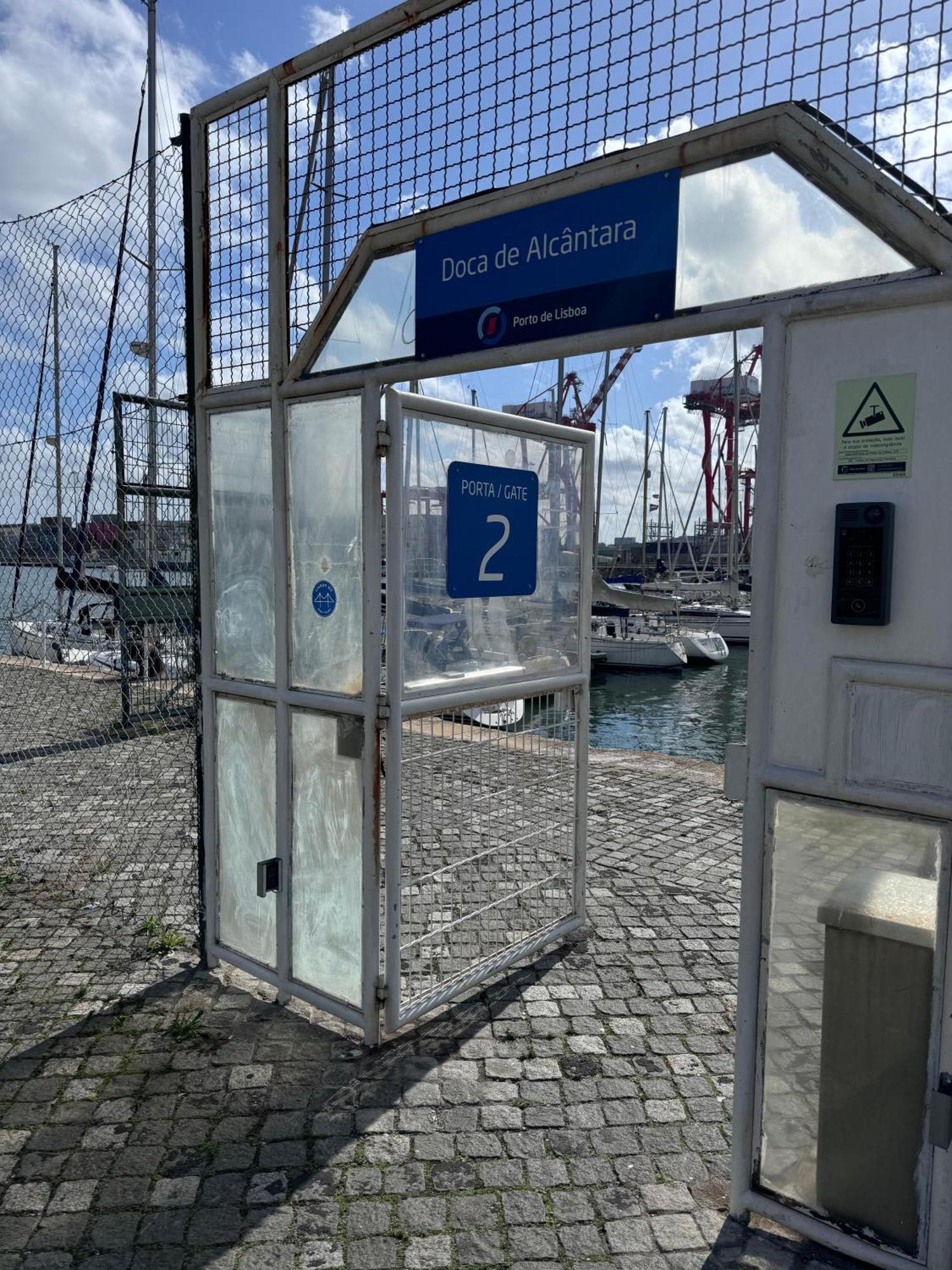 Отель Lisbon Cosy Boat Экстерьер фото